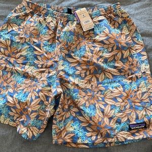 Patagonia men’s baggies longs 7” brand new w tag